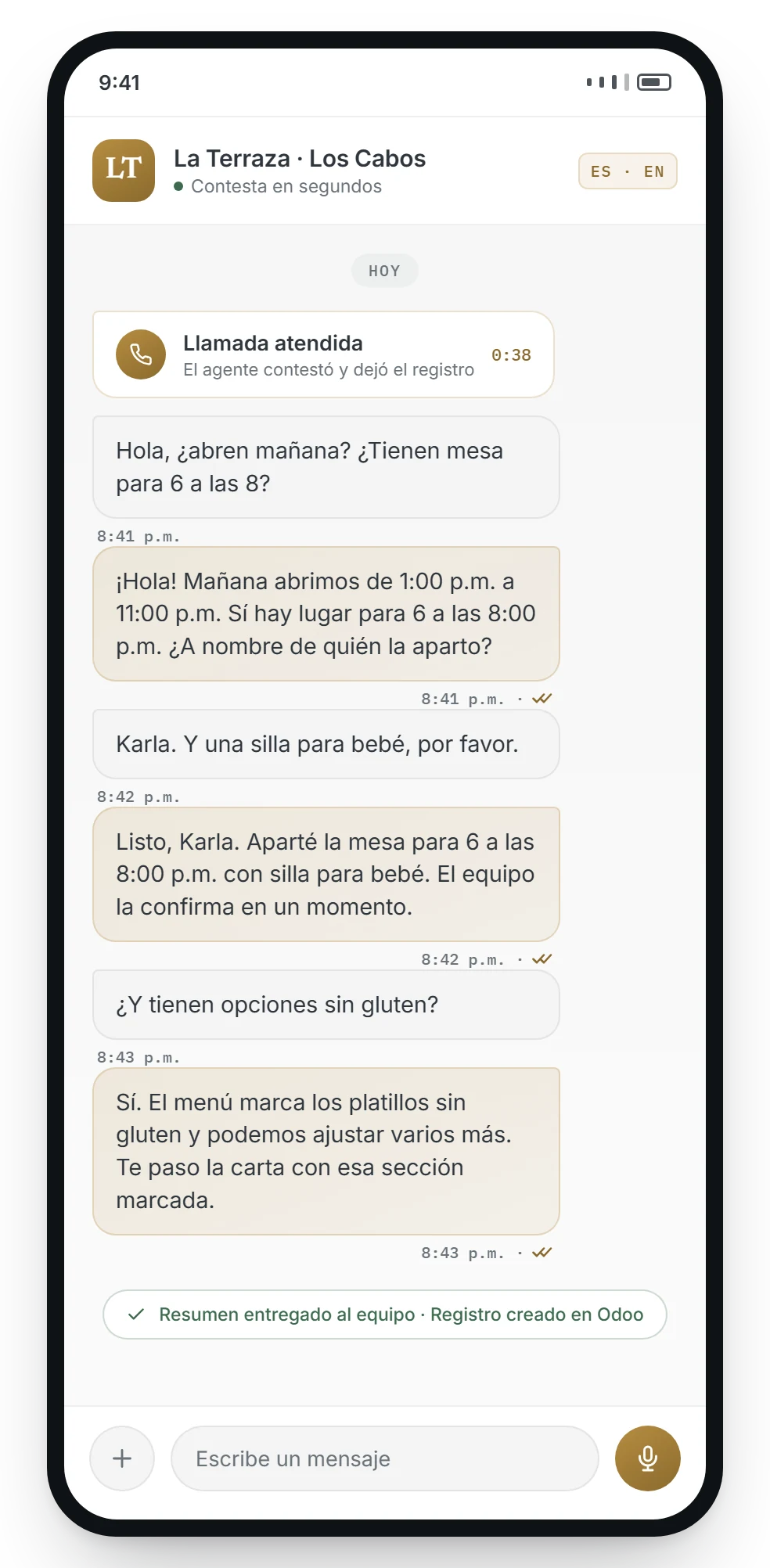 Conversación atendida por el agente: pregunta por horario y mesa, el agente responde, aparta la mesa a nombre de Karla y entrega el resumen al equipo.